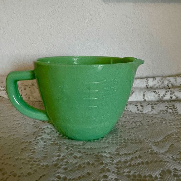 Jadeite Green Vintage Style 2 Cup Measuring & Mixing Cup Depression Style Glass - Picture 4 of 4